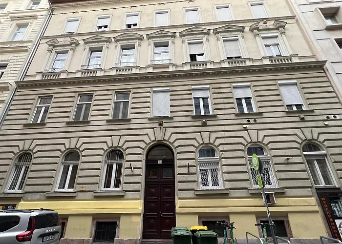Summer 5 Apartment- 2 Bedrooms-ac Budapeste
